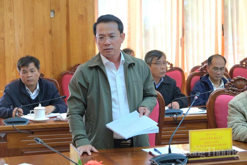 Ông Nguyễn Bá Út, Giám đốc Sở Công Thương tỉnh Lâm Đồng báo cáo tại buổi làm việc. Ảnh: Minh An