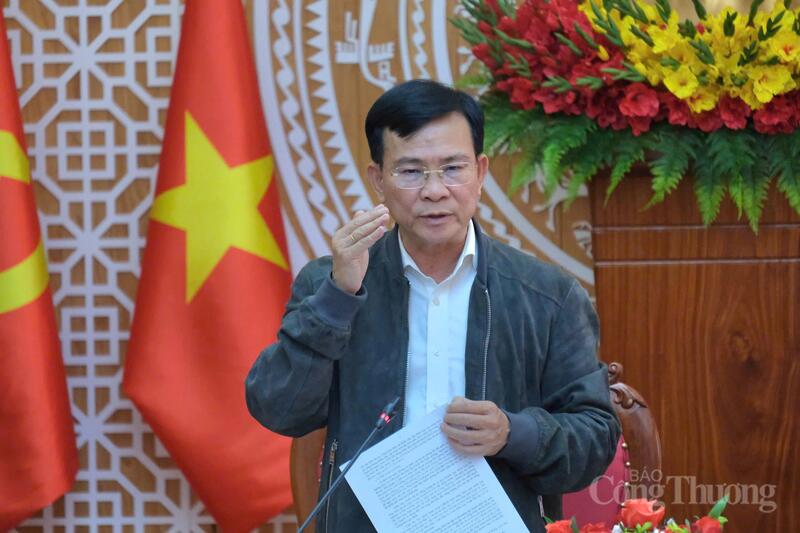 Ông Hồ Văn Mười, Ủy viên Ban Chấp hành Trung ương Đảng, Chủ tịch UBND tỉnh Lâm Đồng phát biểu chỉ đạo tại buổi làm việc. Ảnh: Minh An