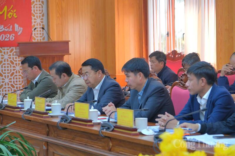 Đại diện lãnh đạo các sở, ngành tại buổi làm việc. Ảnh: Minh An