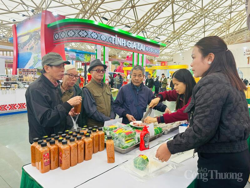 Đặc sản dò me Hà Tĩnh được người tiêu dùng Thủ đô ưa chuộng. Ảnh: Nam Long