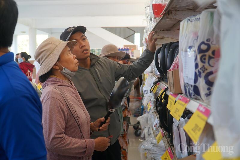 Ngoài đảm bảo chất lượng, các hàng hóa tại Chợ Tết đều cho các chương trình khuyến mại, giảm giá đi kèm.