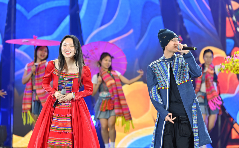 Bên cạnh đó, chương trình còn có sự tham gia của các ca sĩ trẻ được yêu thích như Hòa Minzy, Trang Pháp, ST Sơn Thạch, Double 2T.