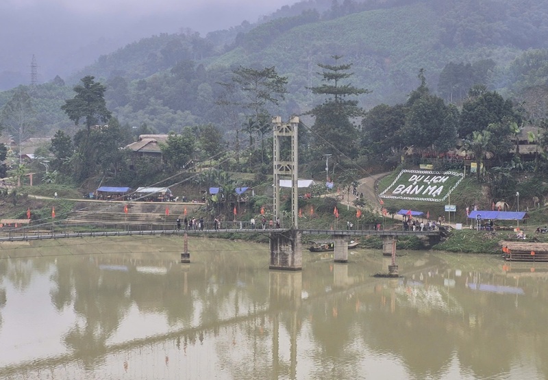 Bản Mạ là điểm du lịch cộng đồng nổi tiếng ở xứ Thanh thu hút rất đông khách du lịch mỗi dịp đầu xuân.