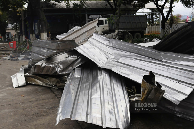 Chủ tịch UBND tỉnh Lào Cai chỉ đạo khẩn trương làm rõ nguyên nhân sự cố tại nhà máy của Công ty TNHH Phốt pho vàng Việt Nam. Ảnh: Văn Đức