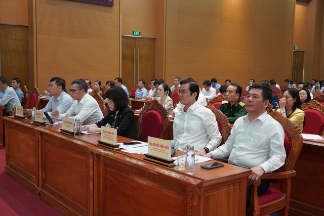 Phó Bí thư Đảng ủy Quốc hội Nguyễn Hồng Diên (ngoài cùng bên phải) tại Hội nghị triển khai kế hoạch tiếp xúc cử tri tỉnh Gia Lai. Ảnh: Nguyễn Hân