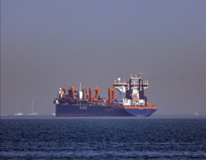 Các tàu thuyền gặp khó khăn trong việc di chuyển sau khi Iran đóng cửa eo biển Hormuz do xung đột lan rộng khắp Trung Đông. Ảnh: EPA