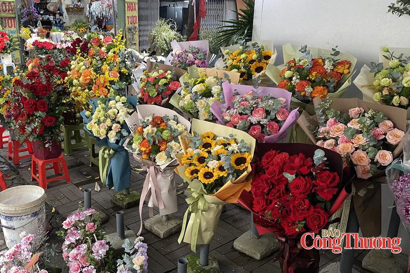 Các mẫu bó hoa thiết kế sẵn có giá phổ biến từ 300.000 – 800.000 đồng/sản phẩm.