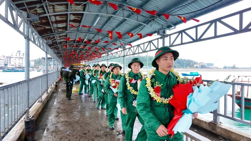Quảng Ninh: Hơn 2.300 thanh niên hăng hái lên đường nhập ngũ - 3