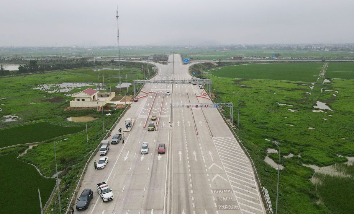 Triển khai thu phí trên các tuyến cao tốc, đoạn qua tỉnh Thanh Hóa. Ảnh: Quách Du