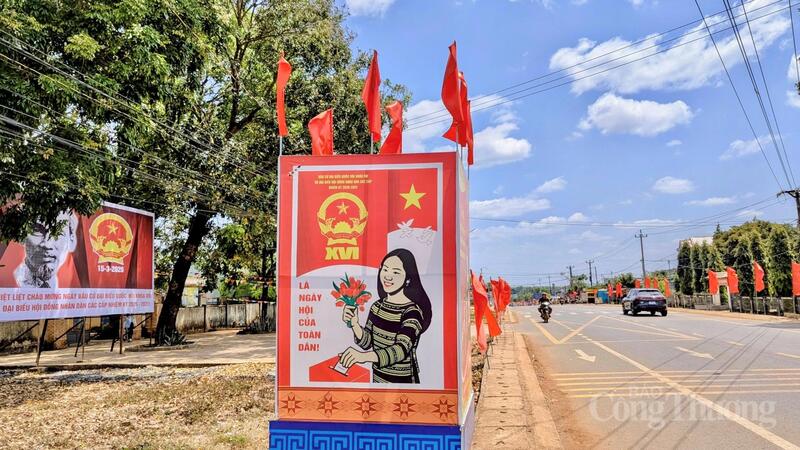 Xã biên giới Ia Dom đỏ rực cờ hoa mừng ngày hội lớn.