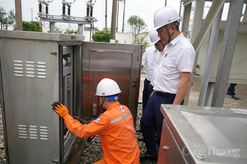 Hệ thống điện Hà Tĩnh được đánh giá có đủ khả năng vận hành ổn định, đáp ứng tốt nhu cầu phục vụ các hoạt động chính trị, văn hóa, xã hội. Ảnh:Cao Thảo