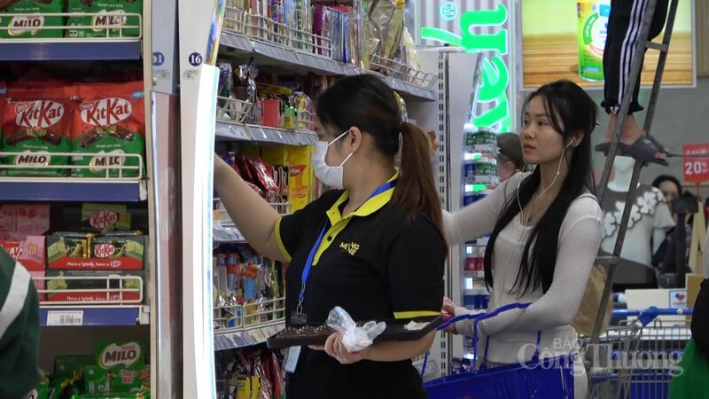 Các doanh nghiệp bán lẻ đều thận trọng trong điều chỉnh giá bán.