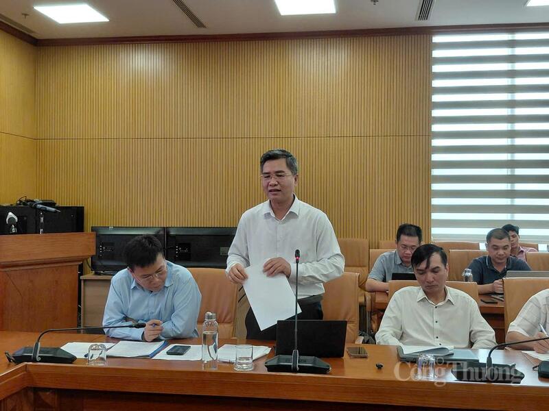 Ông Trần Gia Long, Phó Vụ trưởng Kế hoạch - Tài chính (Bộ Nông nghiệp và Môi trường) chia sẻ tại buổi họp báo. Ảnh: Nguyễn Hạnh