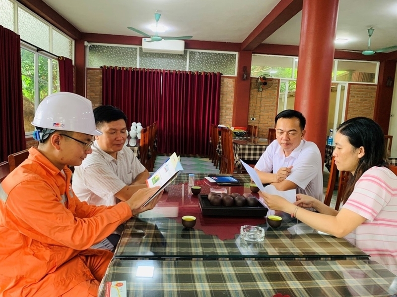 Ninh Bình triển khai nhiều chương trình tiết kiệm điện tới từng khách hàng. Ảnh: Khánh An