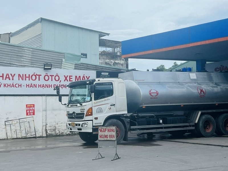 Phân cấp thực hiện thủ tục hành chính cấp giấy phép vận chuyển hàng nguy hiểm loại 1, 2, 3, 4, 9 về UBND cấp tỉnh. Ảnh minh họa