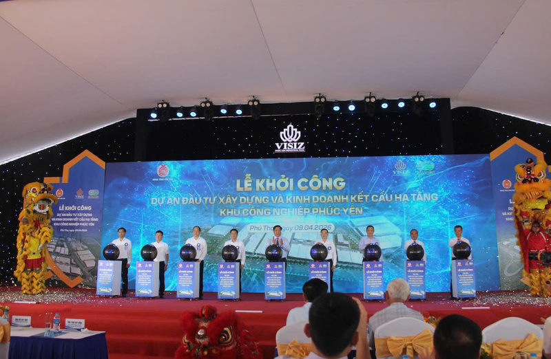 Nghi thức bấm nút khởi công Khu công nghiệp Phúc Yên. Ảnh: Ngọc Hoa