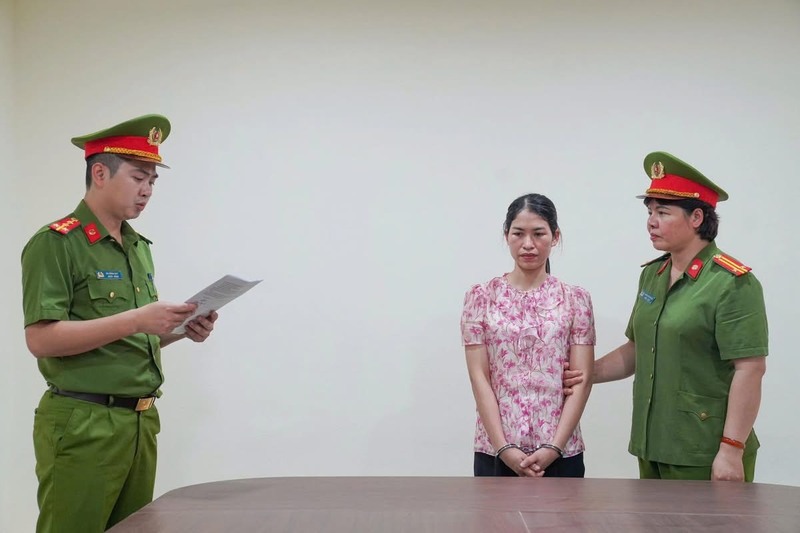 Khởi tố bị can và lệnh bắt tạm giam đối với Phùng Thị Thùy Linh, Kế toán Trung tâm Trợ giúp xã hội tỉnh Phú Thọ. Ảnh: Công an tỉnh Phú Thọ