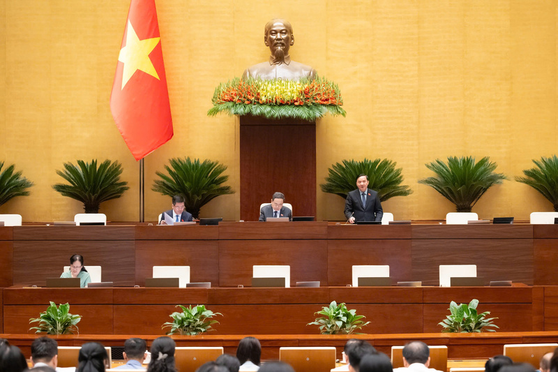 Sáng 9/4, dưới sự chủ trì của Chủ tịch Quốc hội Trần Thanh Mẫn và điều hành của Phó Chủ tịch Quốc hội Nguyễn Khắc Định, Quốc hội đã nghe Tờ trình và Báo cáo thẩm tra dự án Luật Hộ tịch (sửa đổi).