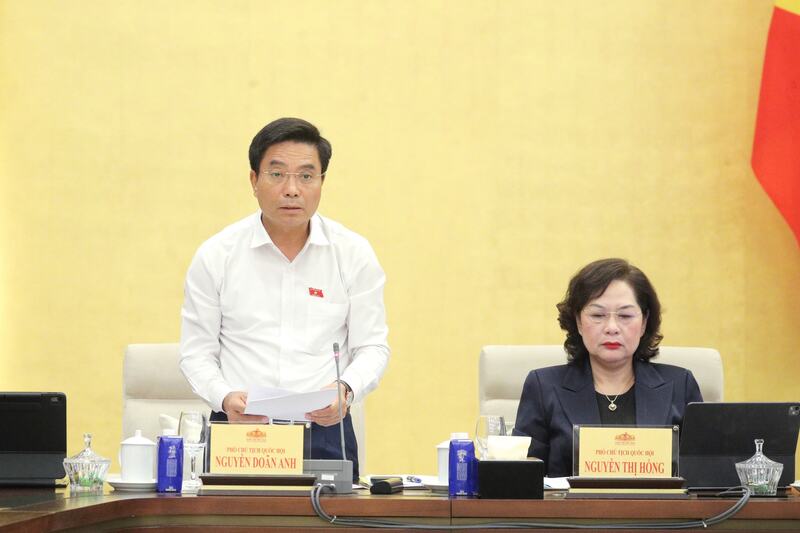 Phó Chủ tịch Quốc hội Nguyễn Doãn Anh phát biểu tại phiên họp