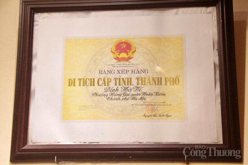 Từ không gian cổ kính của đình Hà Vĩ, những câu chuyện về sơn mài Việt được mở ra. Ảnh: P.C