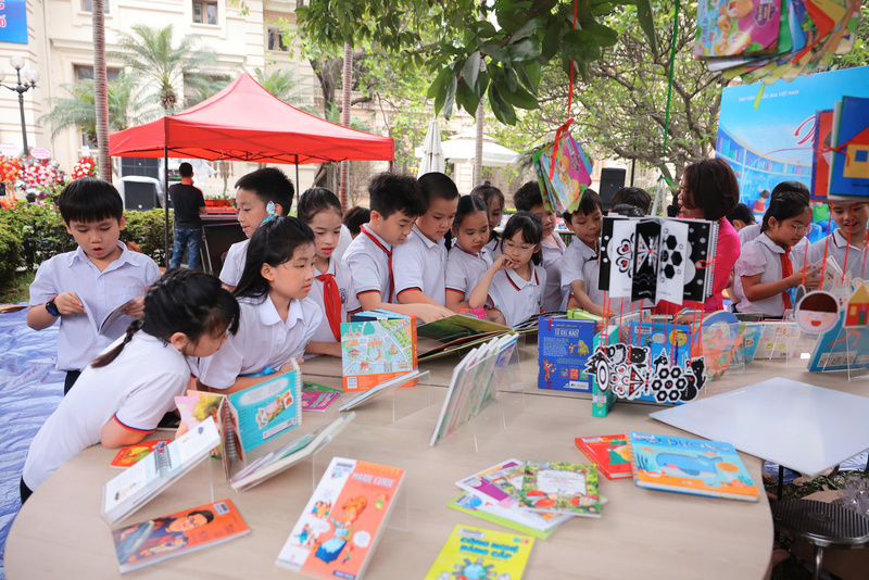 Tiếp tục thúc đẩy nuôi dưỡng văn hóa đọc đối với thế hệ trẻ. Ảnh: Minh Hiếu