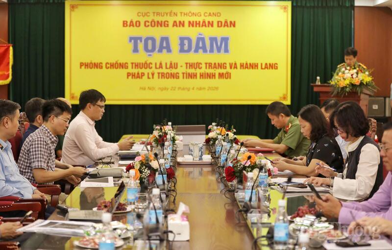 Toạ đàm diễn ra vào sáng 22/4, tại Hà Nội. Ảnh: NH