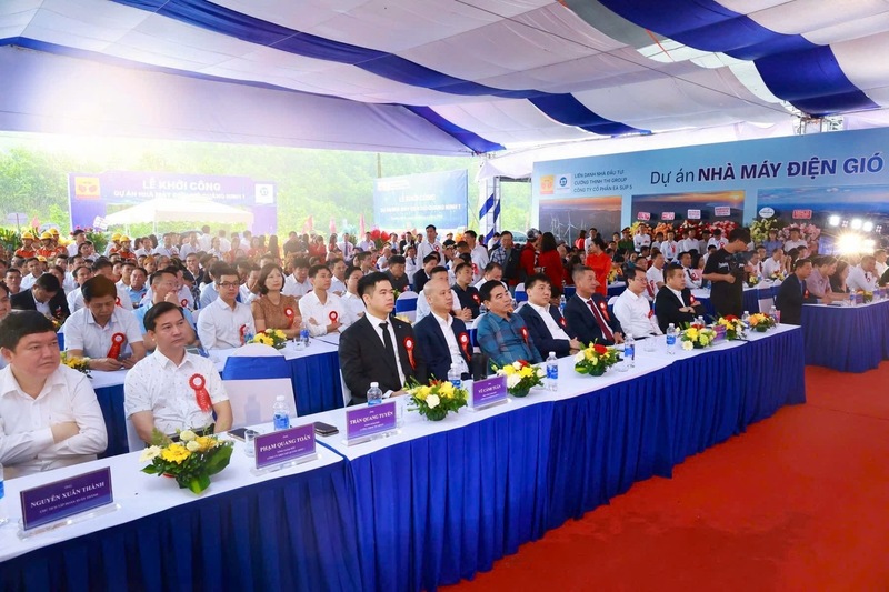 Các đại biểu dự lễ khởi công. Ảnh: TT