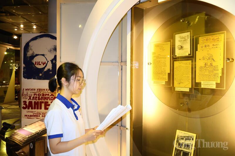 Những bức ảnh tư liệu lịch sử thu hút sự quan tâm của bạn Quỳnh Chi.