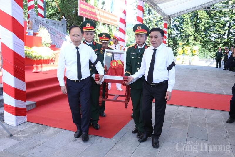 Từ năm 1999 đến nay, được sự giúp đỡ của Đảng, Nhà nước và nhân dân Lào, Ban công tác đặc biệt và Đội quy tập hài cốt Liệt sĩ tỉnh Hà Tĩnh đã băng rừng, vượt suối, vượt qua bao khó khăn để tìm kiếm, quy tập, cất bốc được 835 hài cốt liệt sĩ (trong đó mùa khô 2025-2026 quy tập được 9 hài cốt liệt sỹ). Ảnh: Trọng Tùng