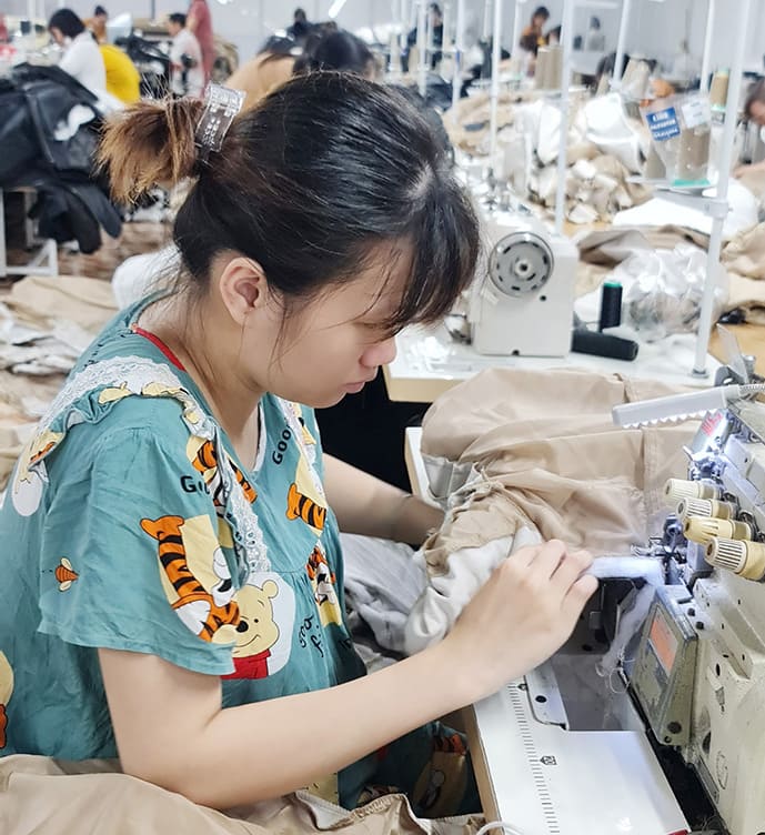 Chị Thúy đồng tình với chính sách nghỉ 7 tháng thai sản bởi lao động nữ sẽ có nhiều thời gian chăm sóc con hơn. Ảnh: Minh Hương.