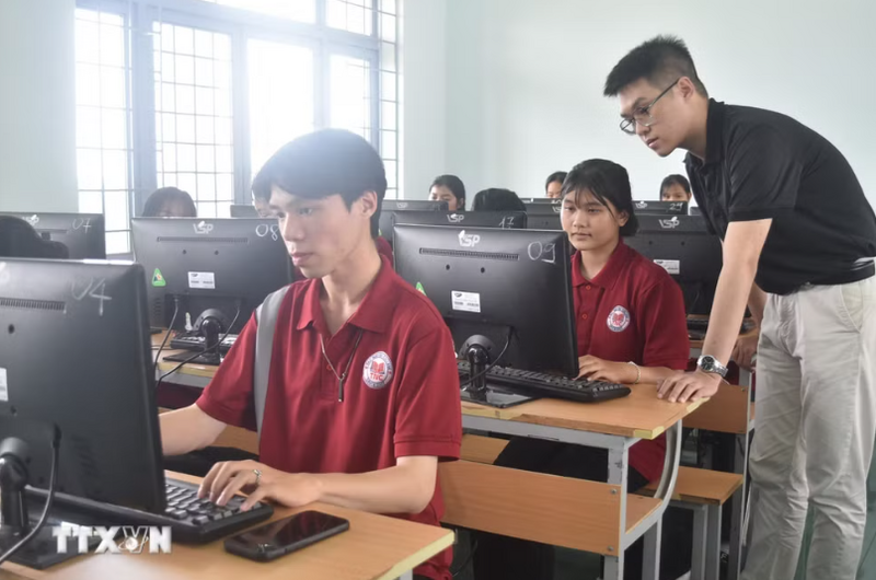 Học viên tham gia lớp Tin học ứng dụng tại một Trung tâm Giáo dục nghề nghiệp-Giáo dục thường xuyên. (Ảnh: Nguyên Dung/TTXVN)