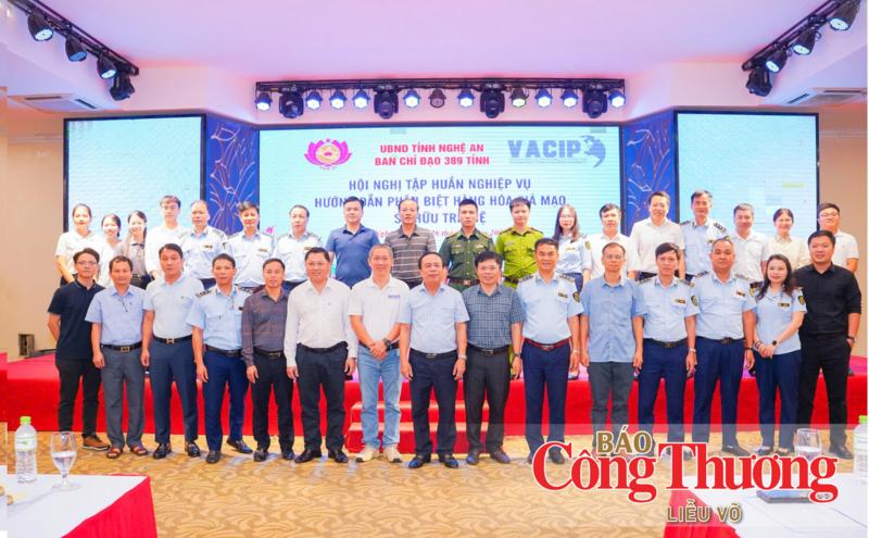 Đại diện các đơn vị chụp ảnh tại sự kiện
