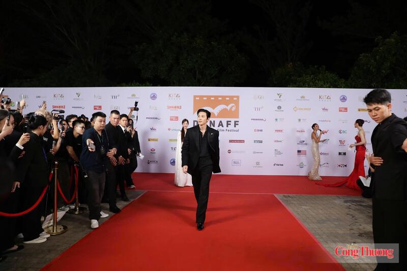 Sự xuất hiện của tài tử Hàn Quốc Ji Chang Wook thu hút lượng lớn người hâm mộ. Ảnh: Diễm Phúc