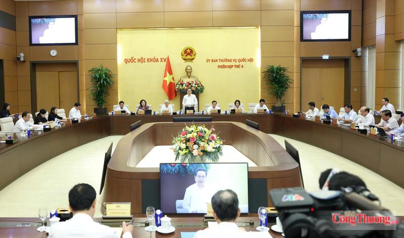 Chủ tịch Quốc hội Trần Thanh Mẫn chủ trì Phiên họp thứ 4 của Ủy ban Thường vụ Quốc hội.