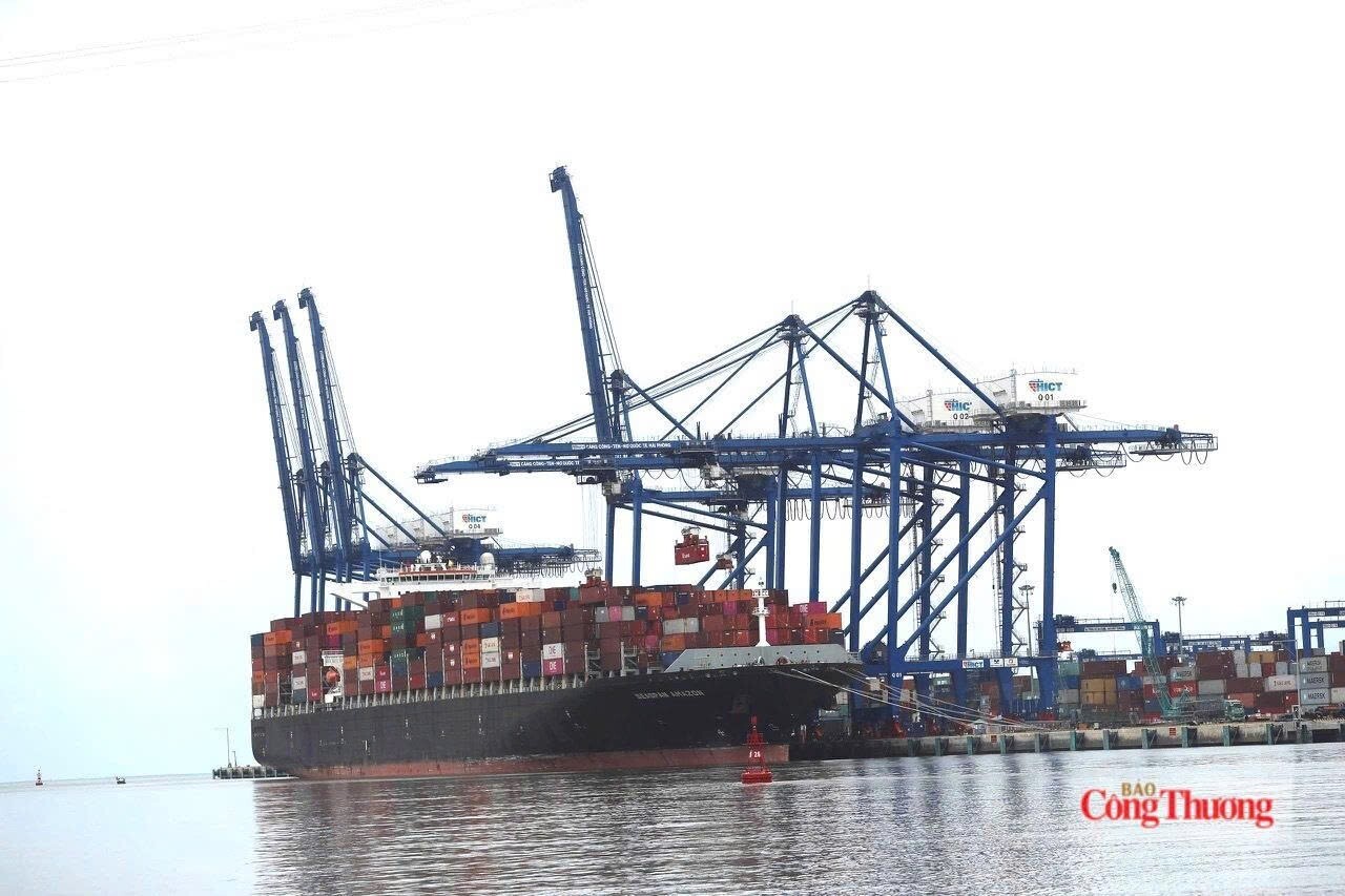 6 tháng đầu năm 2026, tổng kim ngạch xuất, nhập khẩu hàng hóa đạt 549,69 tỷ USD, tăng 27,1% so với cùng kỳ năm trước. Ảnh: Nguyễn Nam