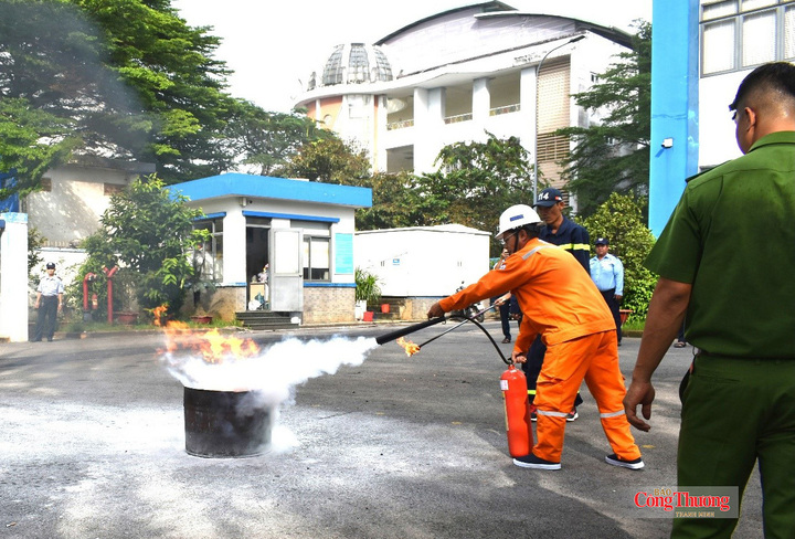 Diễn tập phương án phòng cháy, chữa cháy và cứu nạn, cứu hộ tại cơ sở.