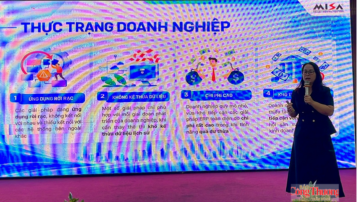 Bà Nguyễn Ngọc Lệ -  Giám đốc khối kinh doanh, Tập đoàn MISA trình bày báo cáo chủ đề tại hội thảo.