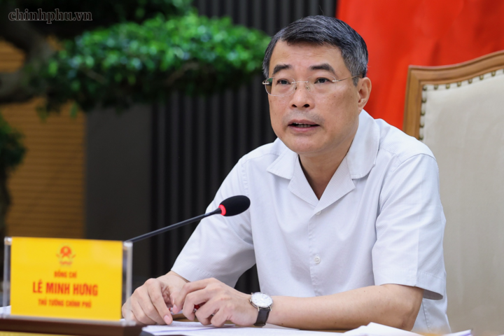 Thủ tướng Chính phủ Lê Minh Hưng chủ trì cuộc làm việc với Bộ Công Thương và các bộ, cơ quan liên quan về cơ cấu, tổ chức lại hệ thống phân phối xăng dầu - Ảnh: chinhphu.vn/Nhật Bắc