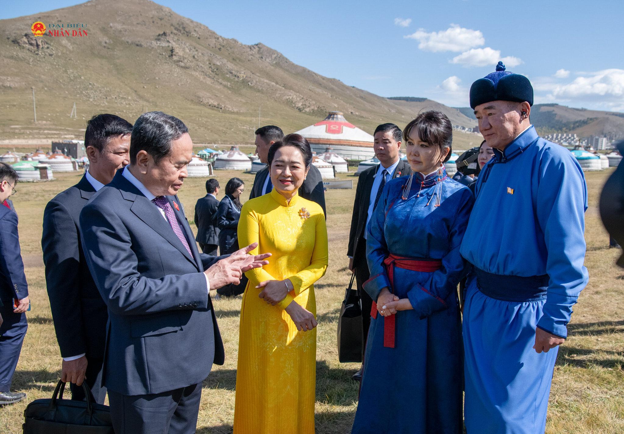 Chủ tịch Quốc hội Trần Thanh Mẫn và Phu nhân cùng Chủ tịch Quốc hội Mông Cổ Sandag Byambatsogt và Phu nhân.