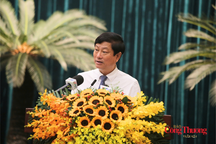 Chủ tịch HĐND TP. Hồ Chí Minh Võ Văn Minh phát biểu bế mạc Kỳ họp thứ Năm HĐND TP. Hồ Chí Minh.