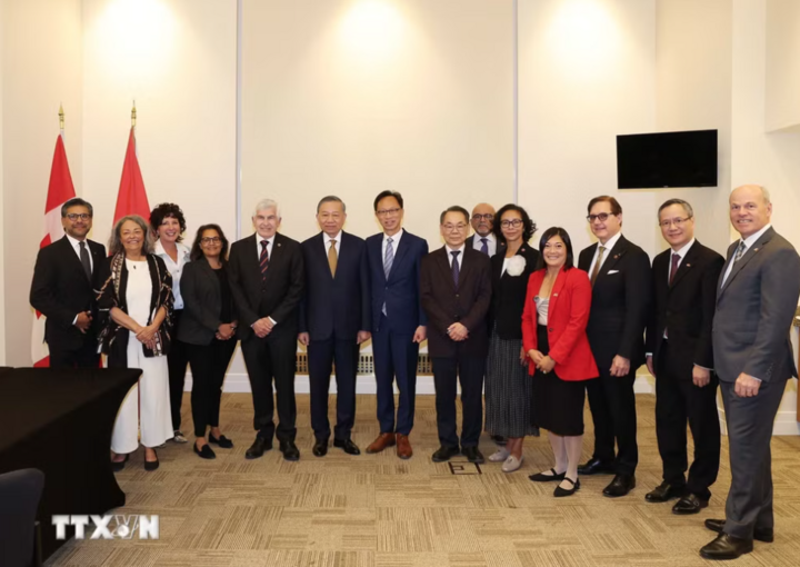 Chủ tịch nước Tô Lâm với Nhóm Nghị sỹ hữu nghị Canada - Việt Nam. (Ảnh: Thống Nhất/TTXVN)