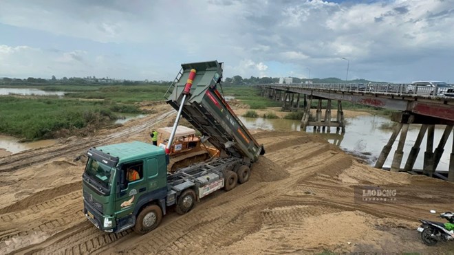 Quảng Ngãi tăng tốc thi công cầu Trà Khúc 1 mới sau khi đóng cầu cũ