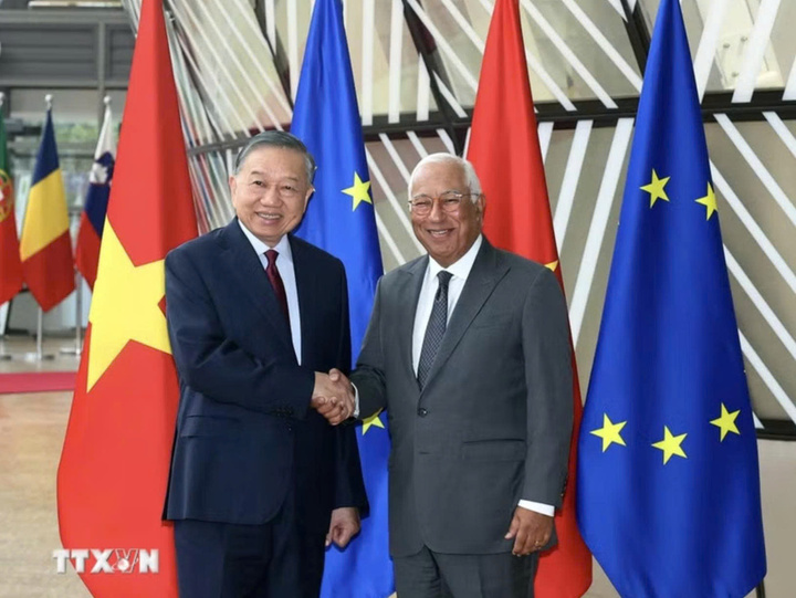 Chủ tịch Hội đồng Châu Âu Antonio Costa chủ trì lễ đón Tổng Bí thư, Chủ tịch nước Tô Lâm. (Ảnh: Thống Nhất/TTXVN)
