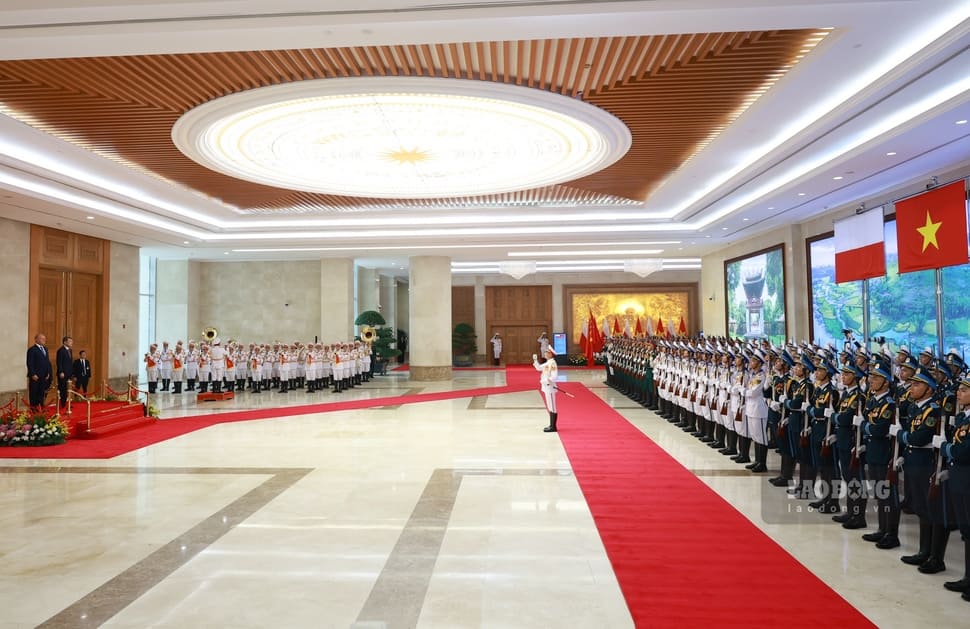 Lễ đón Thủ tướng Cộng hòa Ba Lan Donald Tusk thăm chính thức Việt Nam. Ảnh: Hải Nguyễn