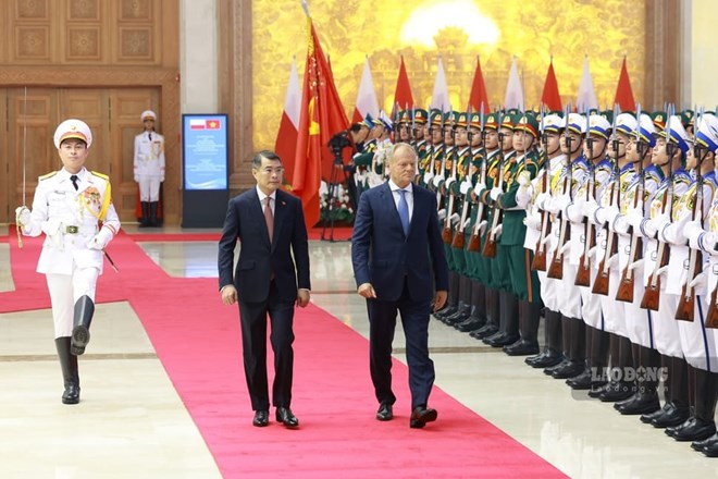 Thủ tướng Lê Minh Hưng chủ trì lễ đón chính thức Thủ tướng Ba Lan Donald Tusk